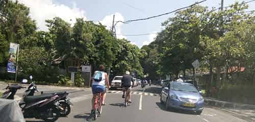 Renting a bicycle and car in Sanur